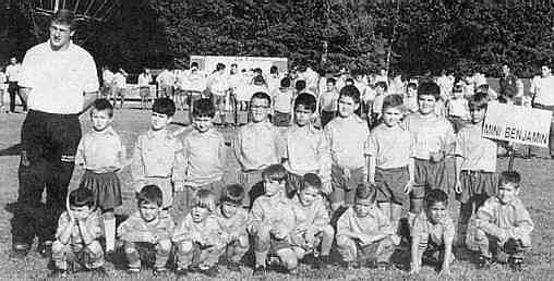Equipos Villa de Pravia (Equipos Mini Benjamin 'A' 98-99) Foto diario 'El Comercio'